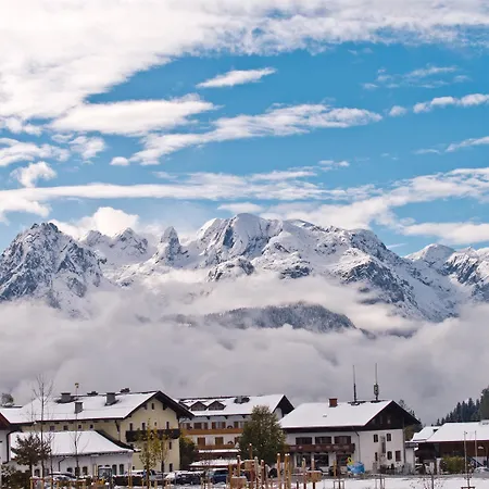 Aja Bergresort Отель Верфенвенг